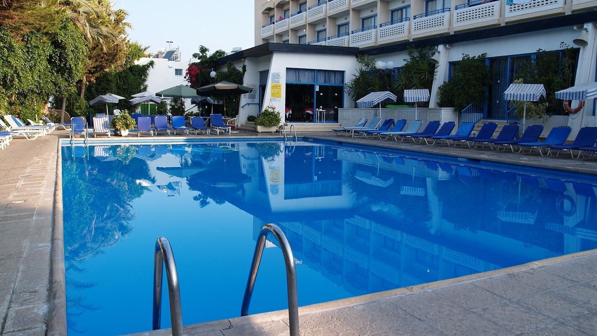 Готель Paphiessa Hotel & Apartments 3*